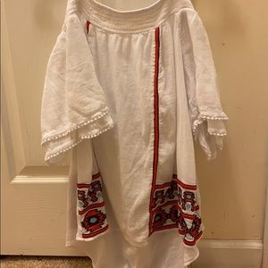 Cute peasant off shoulder top From Crown& Ivy